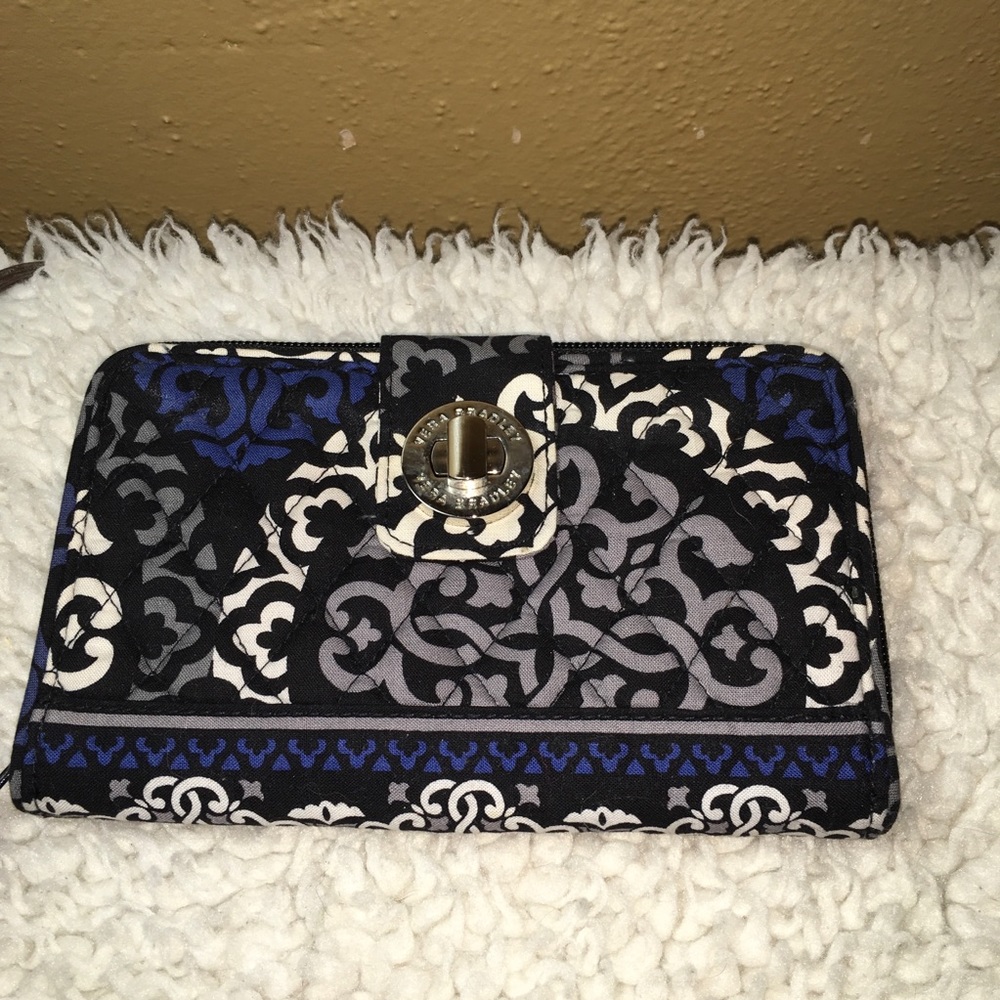 🔴 Vera Bradley Organizer Wallet 🔴